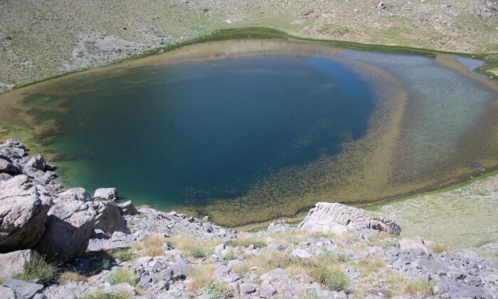 Doğa tutkunlarının gözdesi: Karagöl