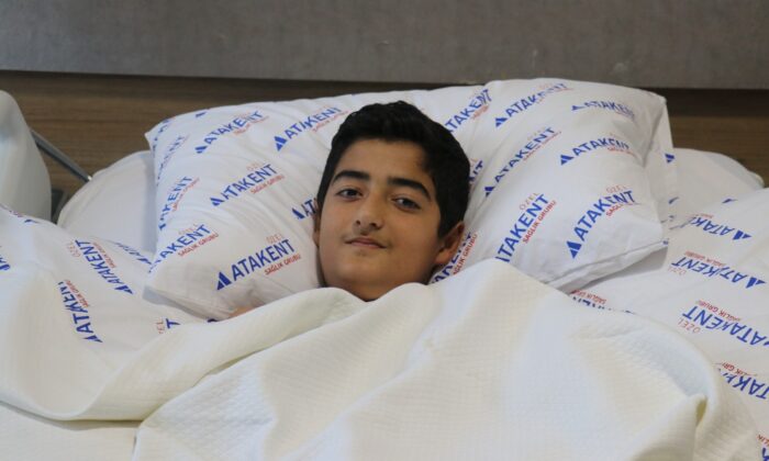 Doktorun inanılmaz hayat mücadelesi…Sedyenin üzerine çıktı böyle kurtardı