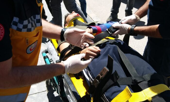 Dönüş yapamaya çalışan ticari araç ile bisiklet çarpıştı: 1 yaralı