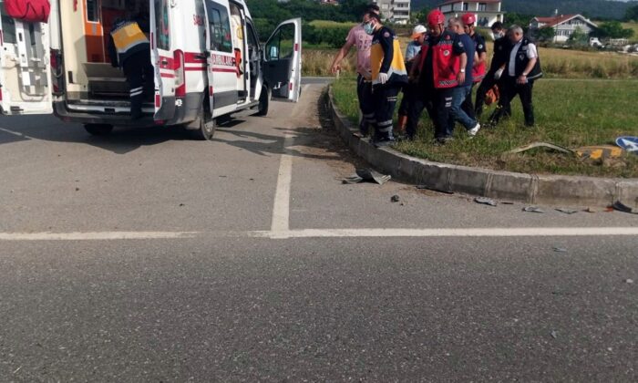 Duble yolda iki otomobil çarpıştı: 1 yaralı