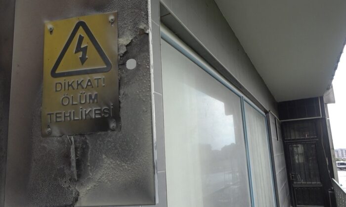 Düğün salonuna yıldırım isabet etti, elektrik panosu yandı