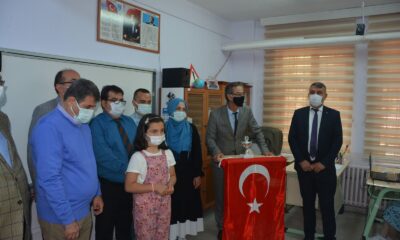 Dünya klavye şampiyonu öğrenciler ödüllendirildi