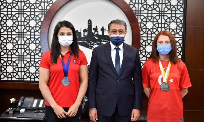 Dünya şampiyonlardan Vali Şıldak’a ziyaret