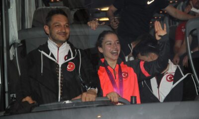 Dünya şampiyonu cimnastikçiye memleketinde görkemli karşılama