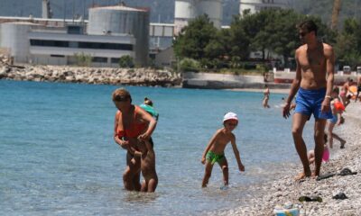 Dünyaca ünlü sahil tek kısıtlama gününde turistlere kaldı