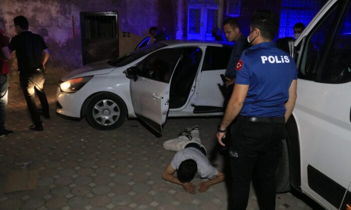 ’Dur’ ihtarına uymayan ehliyetsiz sürücü 15 kilometrelik kovalamacanın ardından yakalandı