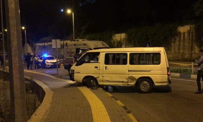 ’Dur’ ihtarına uymayan kadın sürücü kaza yaptı