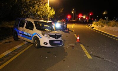 Dur ihtarına uymayan sürücü polis aracına çarptı: 3 yaralı