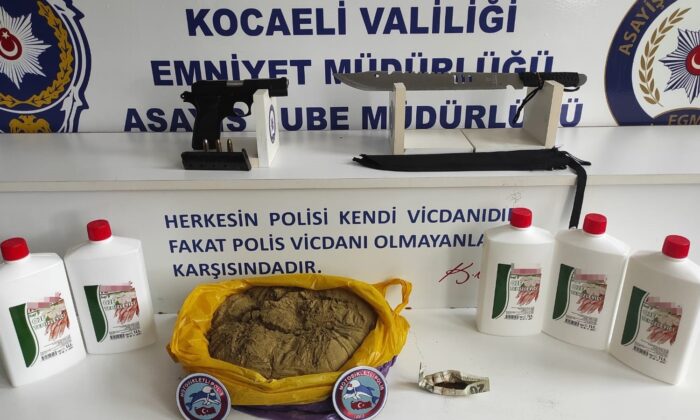 Durdurulan araçtan 2 kilo uyuşturucu çıktı
