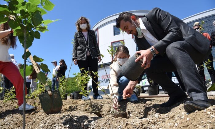 Düzce Teknopark’ta fidanlar toprakla buluştu