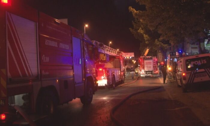 E-5’te metruk binanın çatısı alev alev yandı