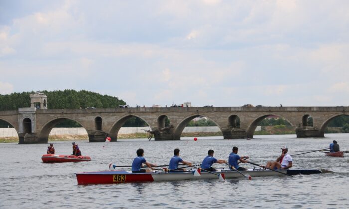 Edirne’de kürek festivali renkli başladı