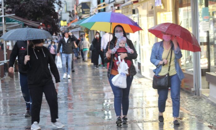 Edirne’de sağanak yağış etkili oldu