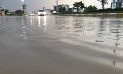 Edirne’de sağanak yağış yolları göle çevirdi, sürücüler zor anlar yaşadı