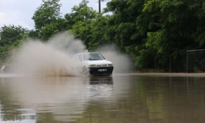 Edirne’de yağmur sonrası yollar göle döndü