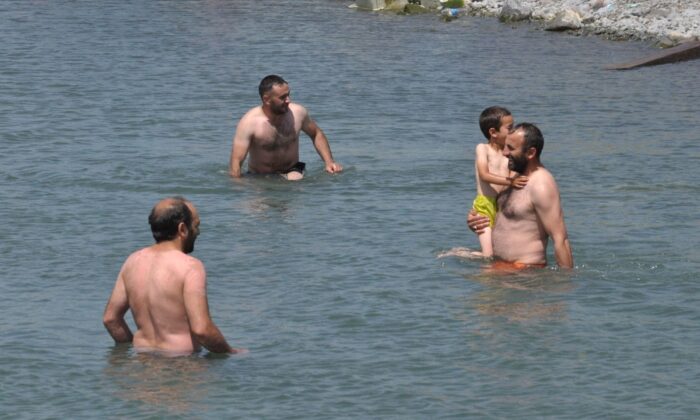 Ege ve Akdeniz sahilleri değil ’Çıldır Gölü’