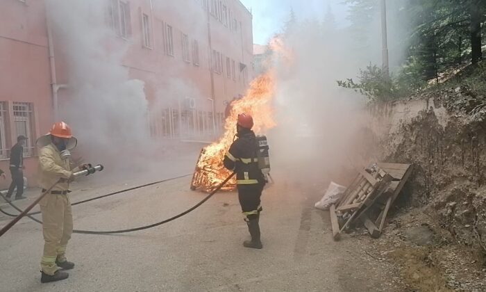 Eğirdir’de hasta tahliyesi tatbikatı gerçeği aratmadı