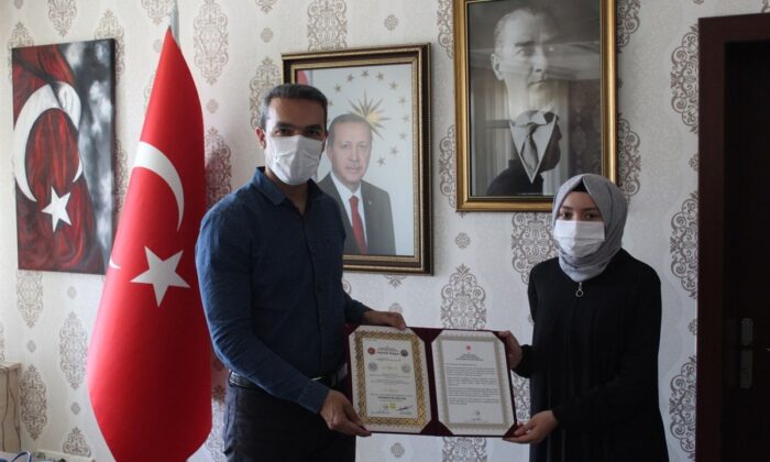 Eğitimini tamamlayan öğrencilere hafızlık ve teşekkür belgeleri verildi