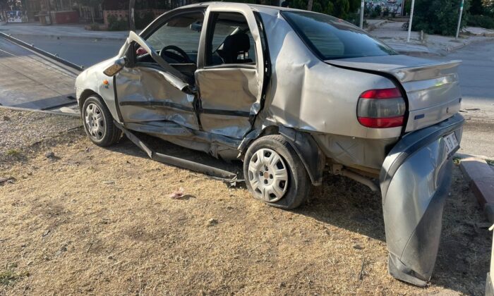 Elazığ’da otomobil ile hafif ticari araç çarpıştı: 3 yaralı