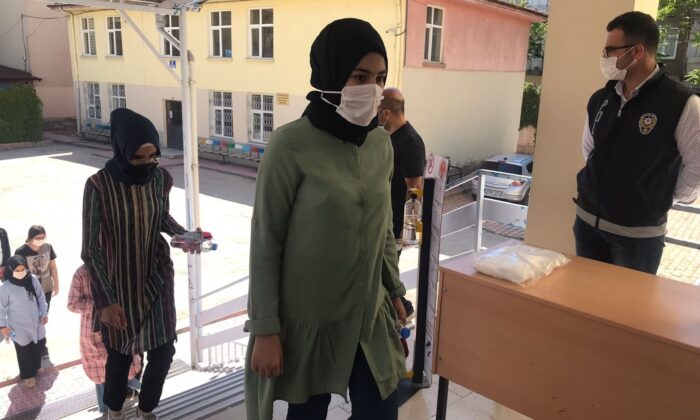 Elazığ’da pandemi tedbirleri altında LGS heyecanı