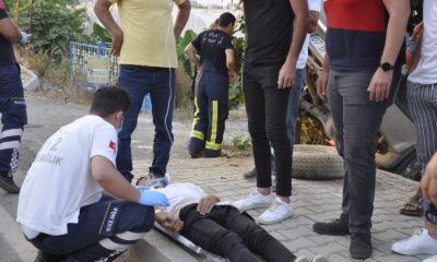 Elektrik direğine çarpan kamyonette sıkışan kardeşleri itfaiye kurtardı