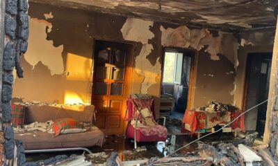 Elektrik kablosunun şase yapması sonucu çıkan yangında ev kullanılmaz hale geldi