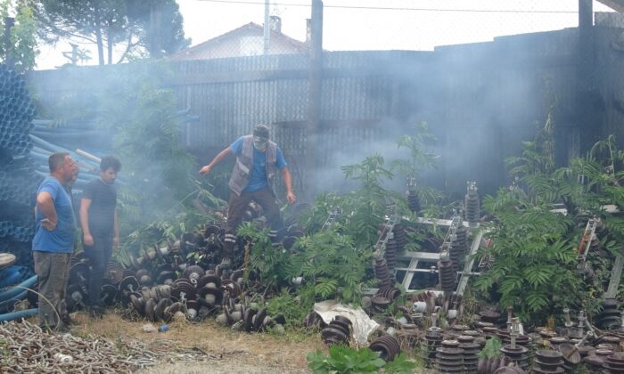 Elektrik malzeme deposunda yangın