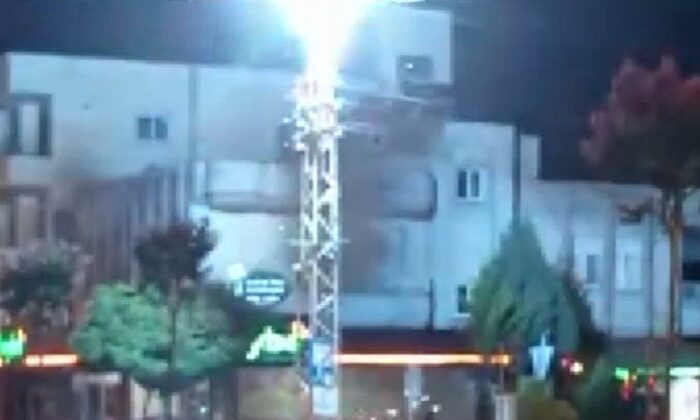 Elektrik trafosu bomba gibi patladı