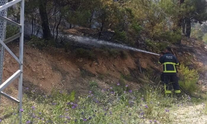 Elektrik trafosundan çıkan yangın kısa sürede söndürüldü