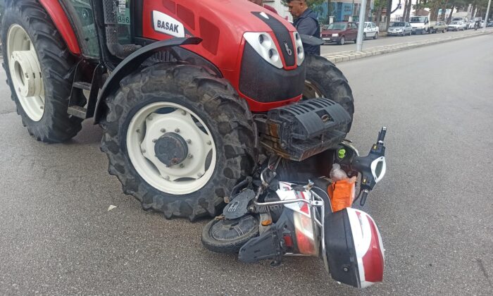 Elektrikli bisiklete çarpan traktör sürücüsünün ehliyetsiz olduğu ortaya çıktı