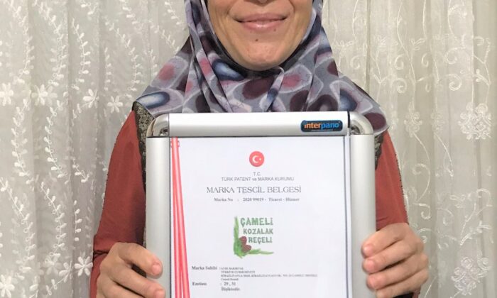 Elleriyle ürettiği ‘Çameli Kozalak Reçelinin’ patentini aldı
