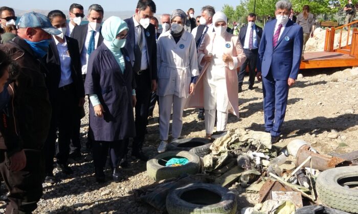 Emine Erdoğan ve Bakan Kurum’un Van ziyareti