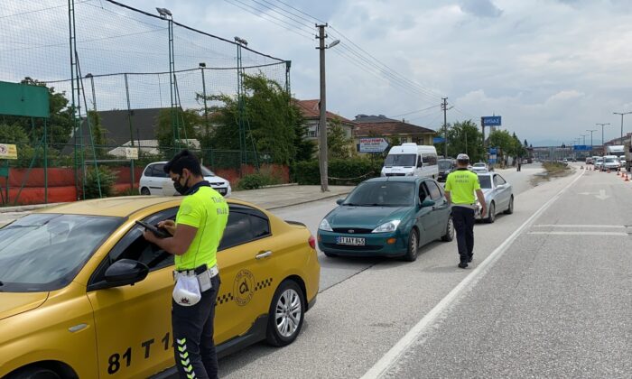Emniyet kemeri takmayan 137 sürücü cezayı yedi