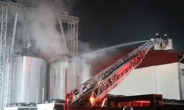 Enerji üretim fabrikasındaki yangın büyümeden söndürüldü