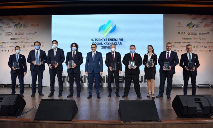 Enerji ve Doğal Kaynaklar Zirvesi’nde enerji şirketine ödül