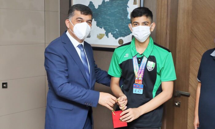 Engelleri yok saydı azmiyle 3 altın madalya kazandı