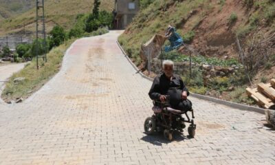 Engelli vatandaşa belediyeden parke yol