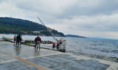 Erdek’te şiddetli lodos teknelere zarar verdi