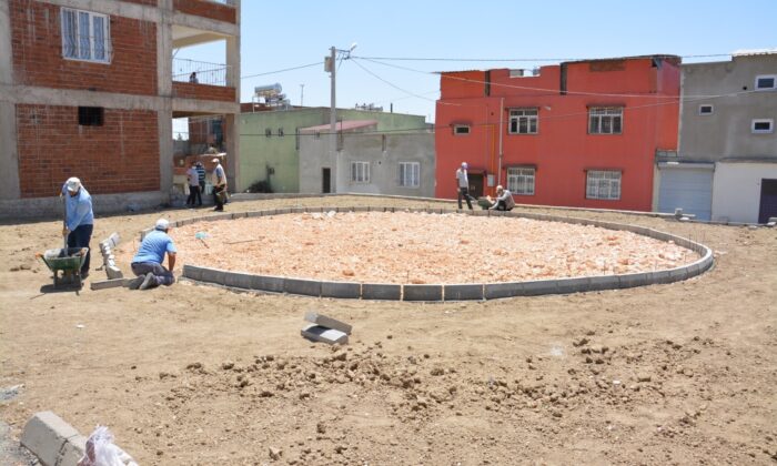 Ergani Belediyesi park ve çocuk oyun alanı yapımına devam ediyor