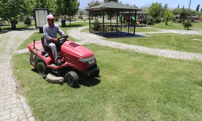 Erzincan Belediyesi kent genelinde çalışmalarını sürdürüyor