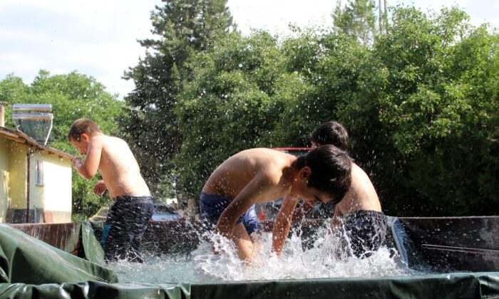 Erzincan’da bunaltıcı sıcaklık, termometreler 40 dereceyi gösterdi