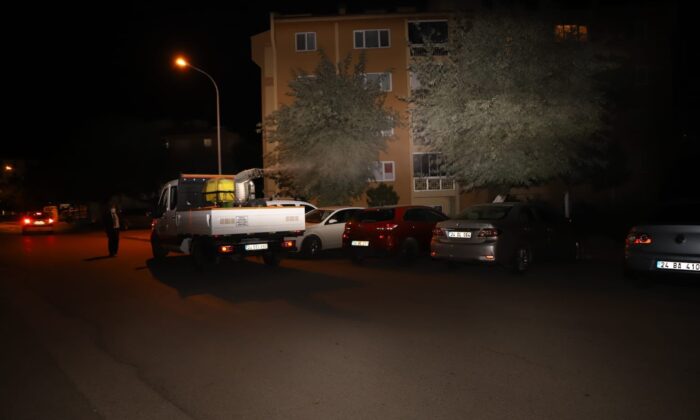 Erzincan’da haşere ve sineklere karşı sokaklar ilaçlandı