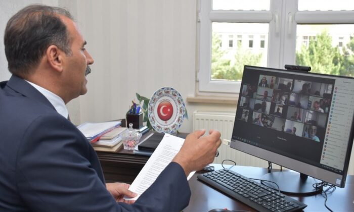 Erzincan’da ilçe milli eğitim müdürleri ile çevrimiçi toplantı yapıldı