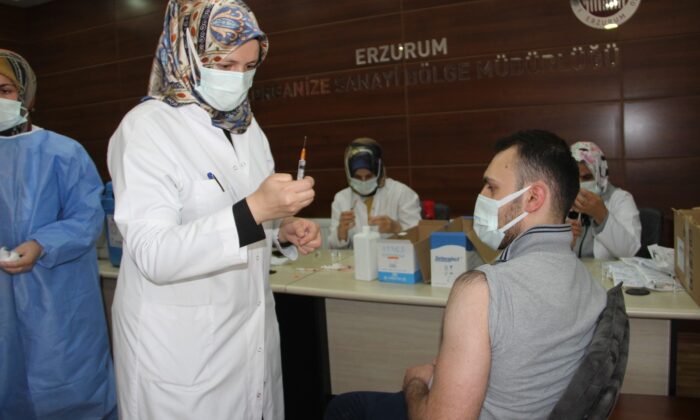 Erzurum OSM’de yerinde aşı uygulamasına başlandı