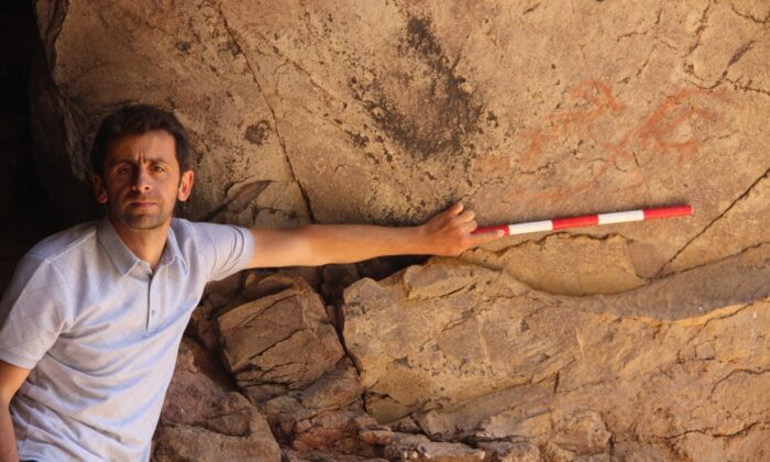 Erzurum’da 8 bin yıllık aşı boyasıyla yapılmış kaya resmi bulundu