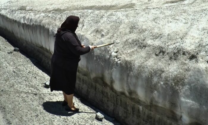 Erzurum’da Haziran ayında adam boyu kar