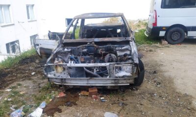 Esenyurt’ta çocuklar oyun oynarken iki aracı yaktı