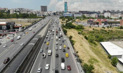 Esenyurt’ta kısıtlamasız cumarteside trafik yoğunluğu