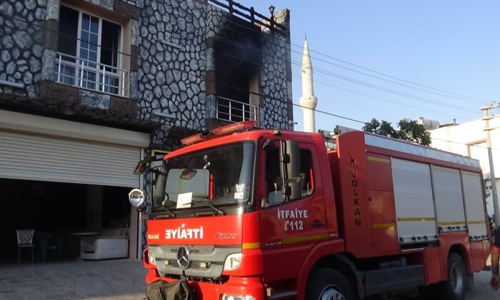Eşi ile boşanma aşamasında olan kadın evini yaktı