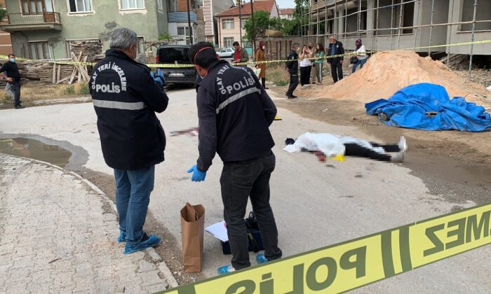 Eşini öldürüp intihar etti